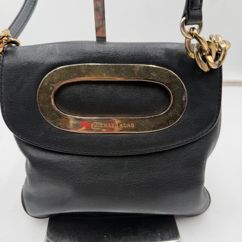 Michael Kors Black Leather Chain Shoulder Handbag Gold Oval Accent - Picture 1 of 8